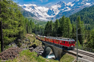 Bewonder het indrukwekkende landschap van Zwitserland tijdens een rit in de Bernina Express