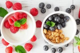 Campingrecept yoghurt met fruit: snel en eenvoudig