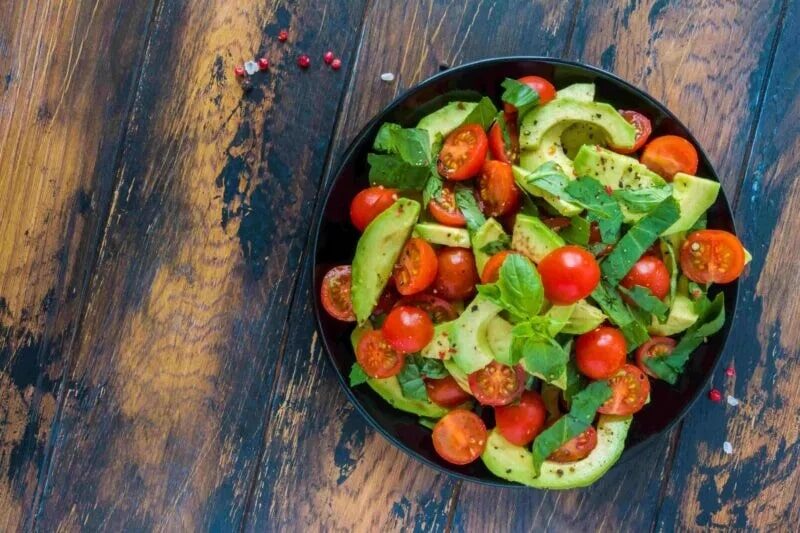 Recept voor salade met avocado en tomaat