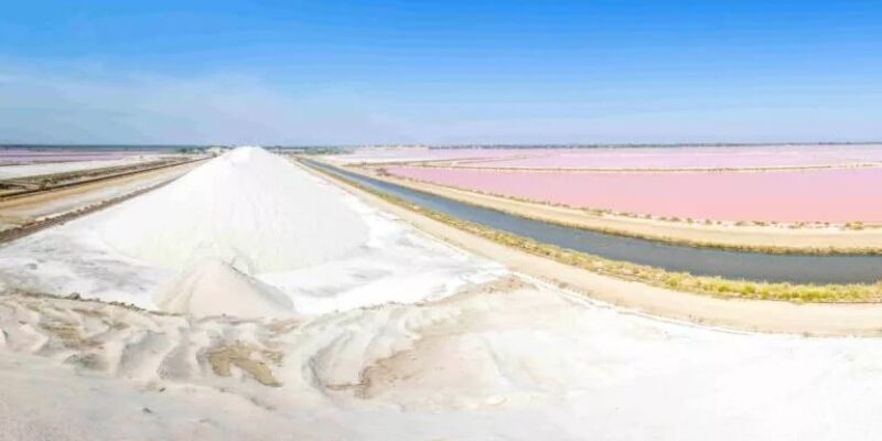 Zoutpannen bij Aigues Mortes, Frankrijk