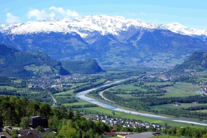 Vorstendom Liechtenstein, uitzicht van Triesenberg naar Zwitserland